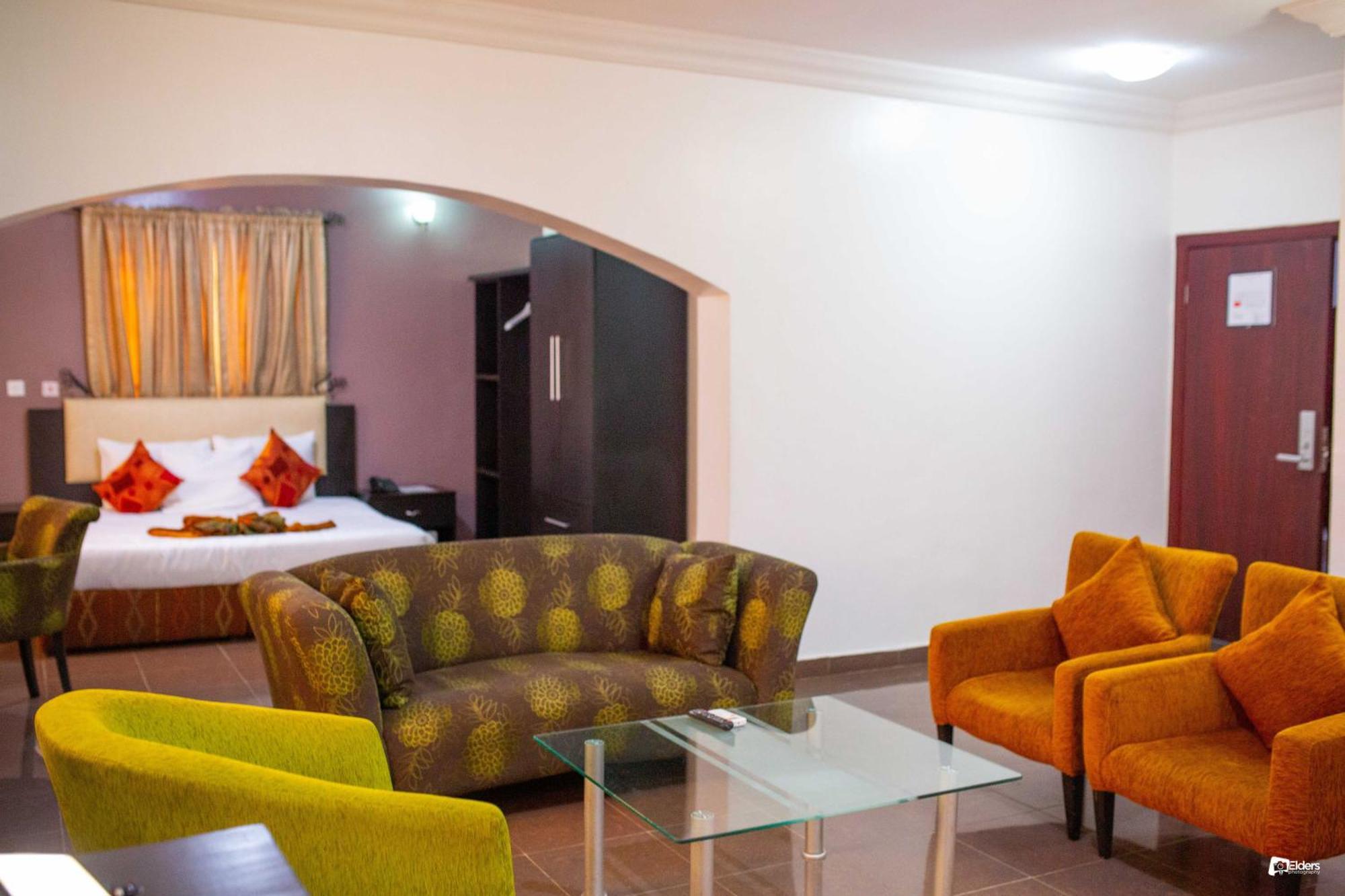 Suru Express Hotel Gra Лагос Екстериор снимка
