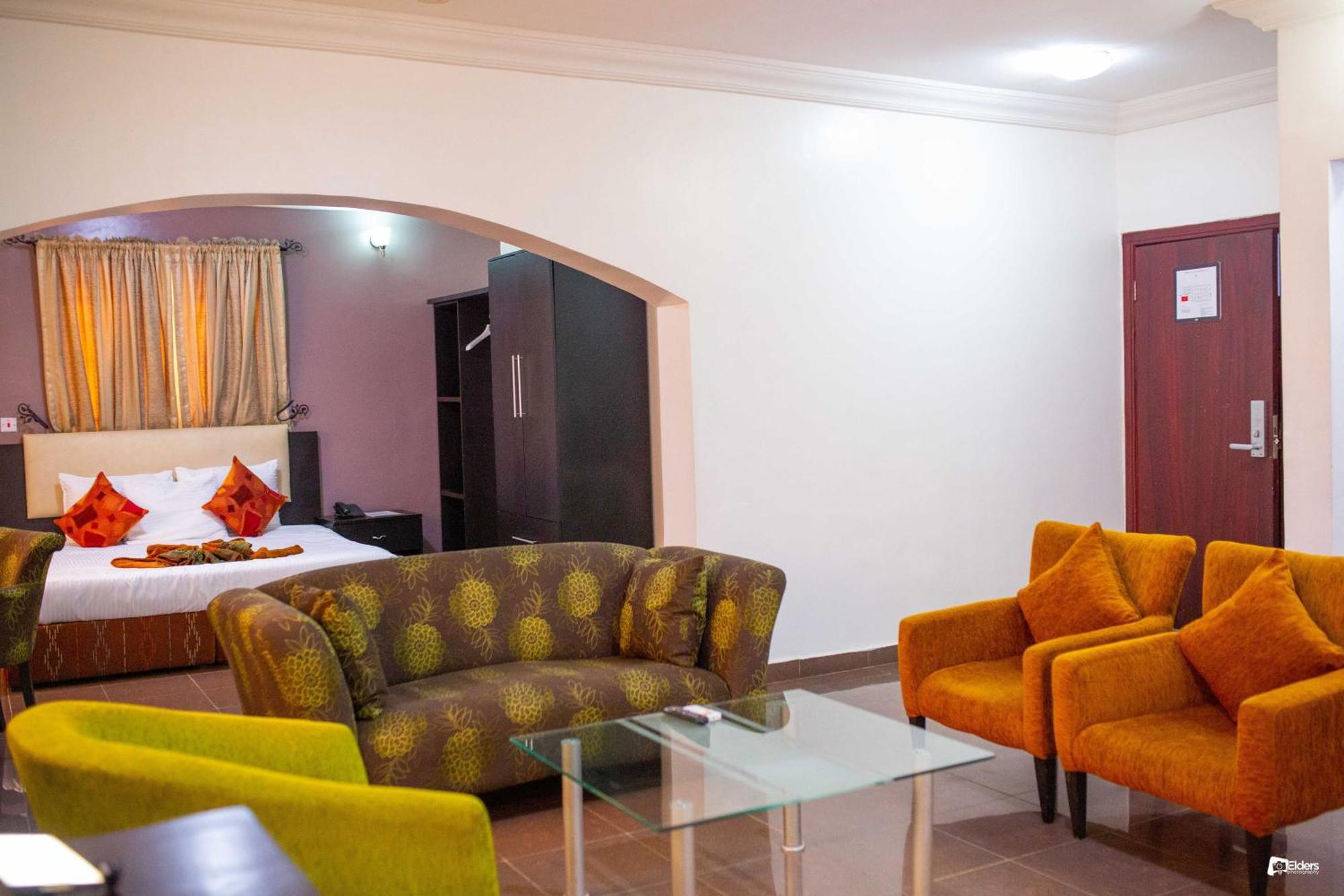 Suru Express Hotel Gra Лагос Екстериор снимка