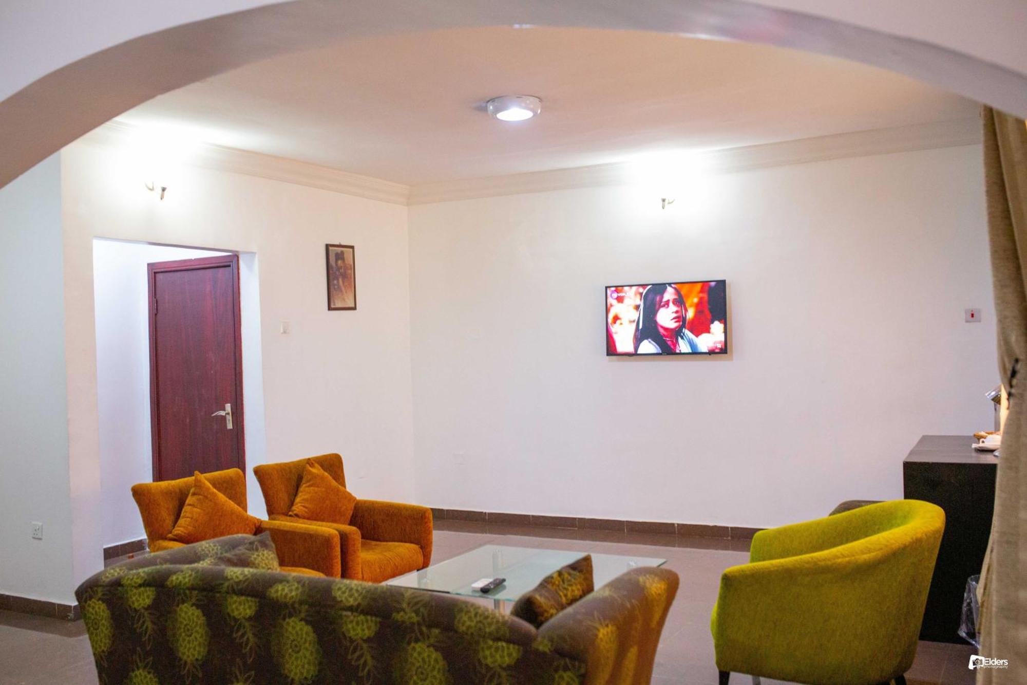 Suru Express Hotel Gra Лагос Екстериор снимка