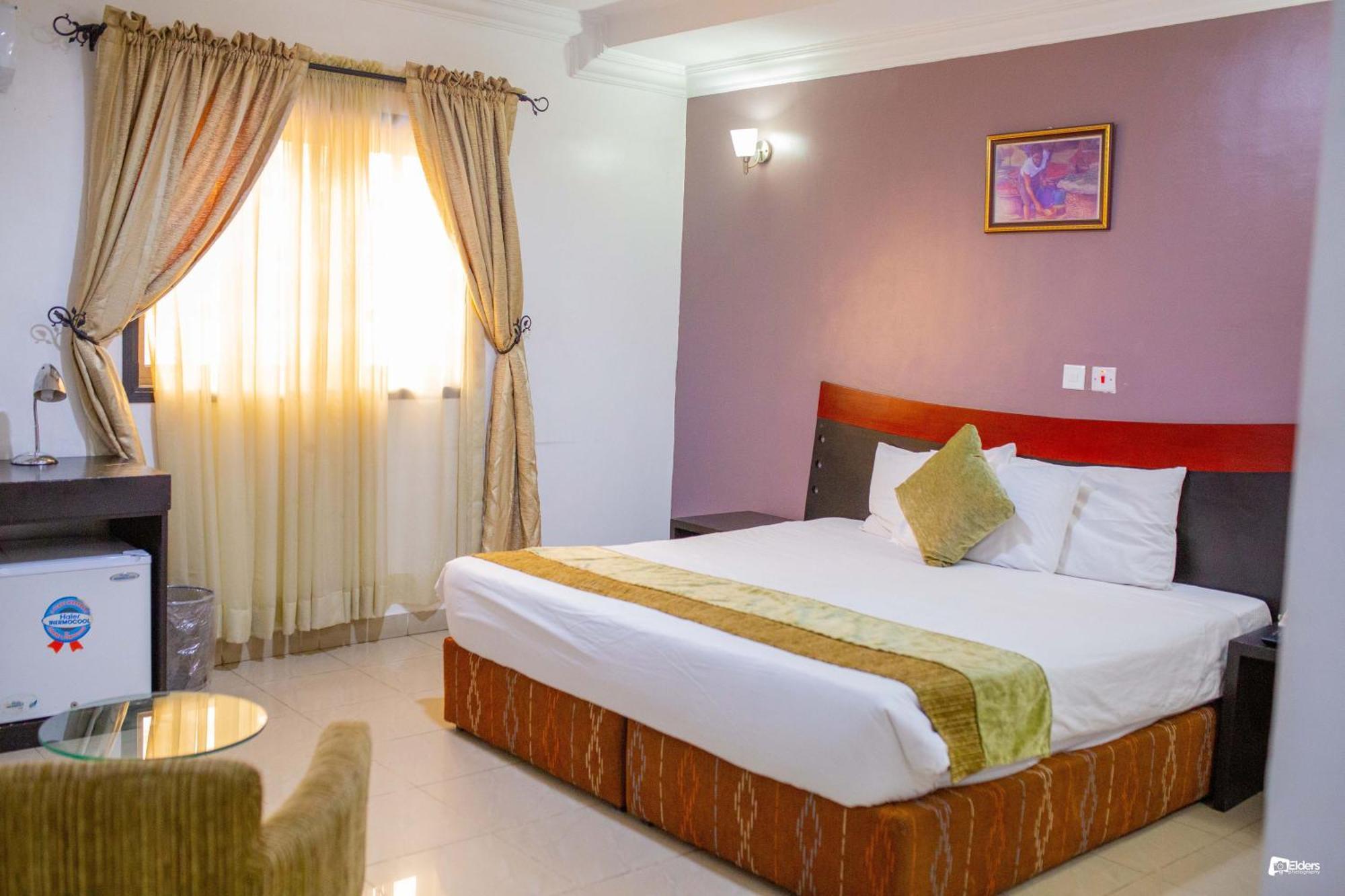 Suru Express Hotel Gra Лагос Екстериор снимка